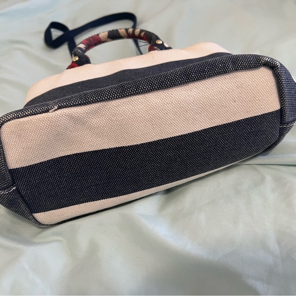 Tommy Hilfiger Small Tote Crossbody - Picture 10 of 11